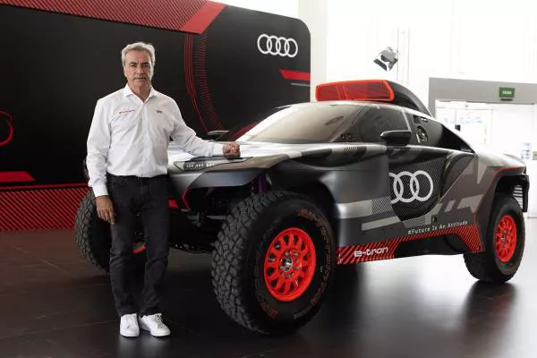 carlos-sainz-audi-rs-q-e-tron_bm_134100