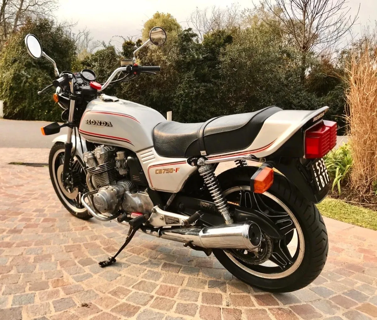 honda-cb-750-f-1980-D_NQ_NP_733364-MLA43080473923_082020-F