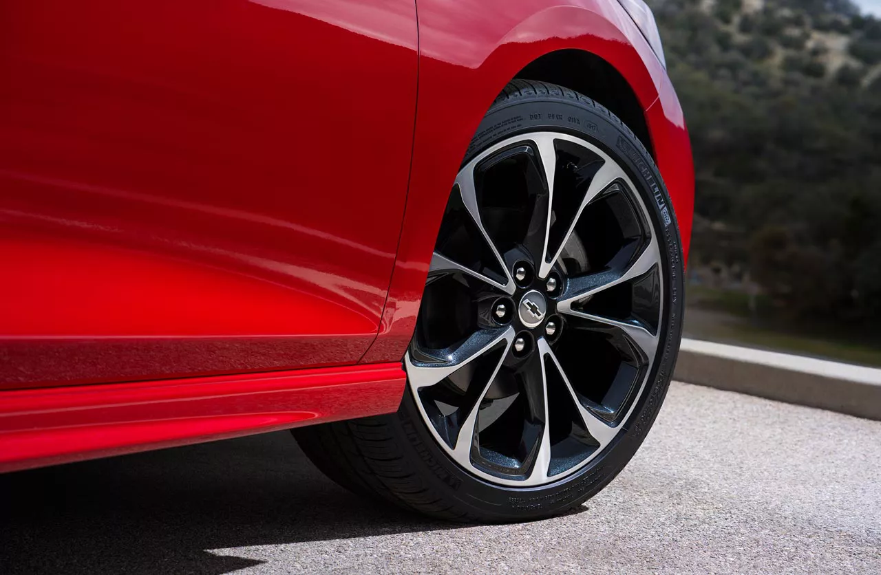 Chevrolet-Cruze-Hatch-2019-llantas