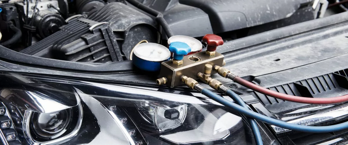 recarga-del-aire-acondicionado-del-coche-2.x36093