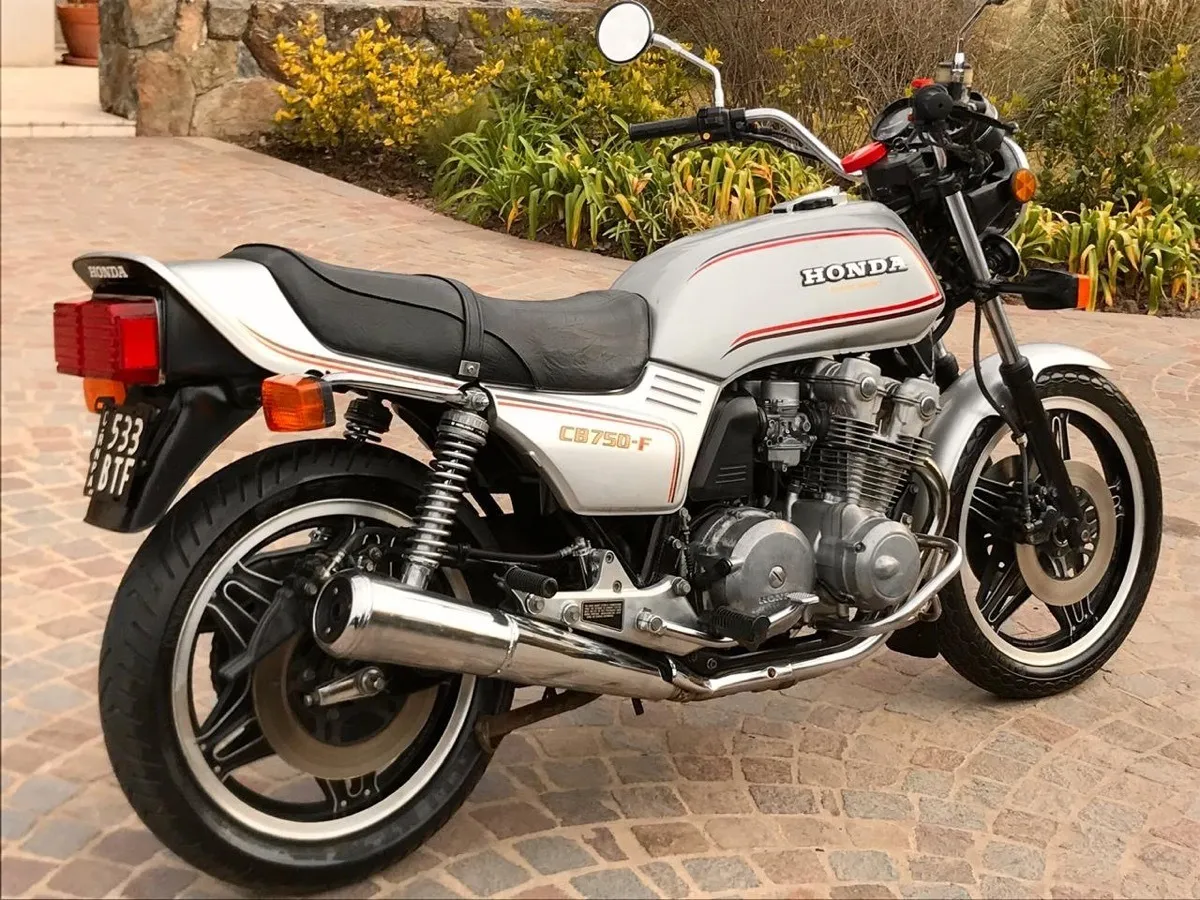 honda-cb-750-f-1980-D_NQ_NP_756302-MLA43080546888_082020-F