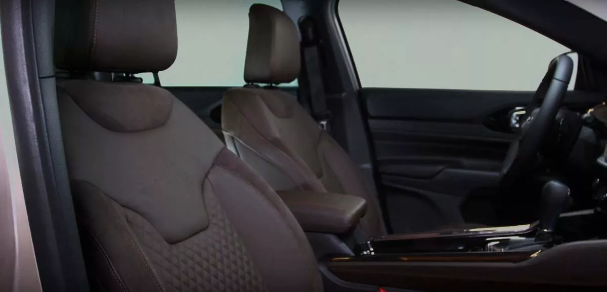 Jeep-Commander-interior_
