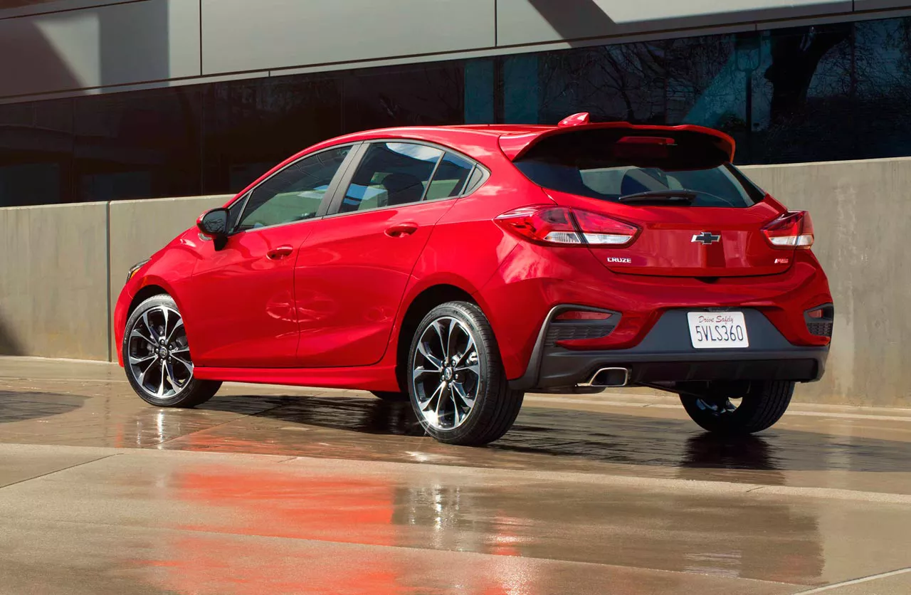 Chevrolet-Cruze-Hatch-2019-trasera