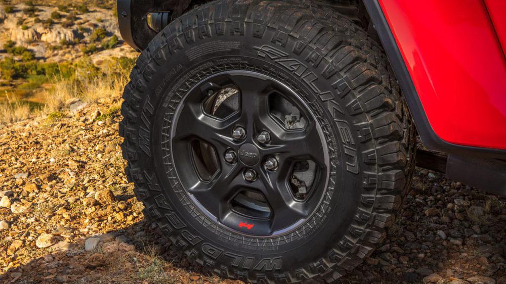 2020-Jeep-Gladiator-Gallery-Exterior-Rubicon-Wheel.jpg.img.1440