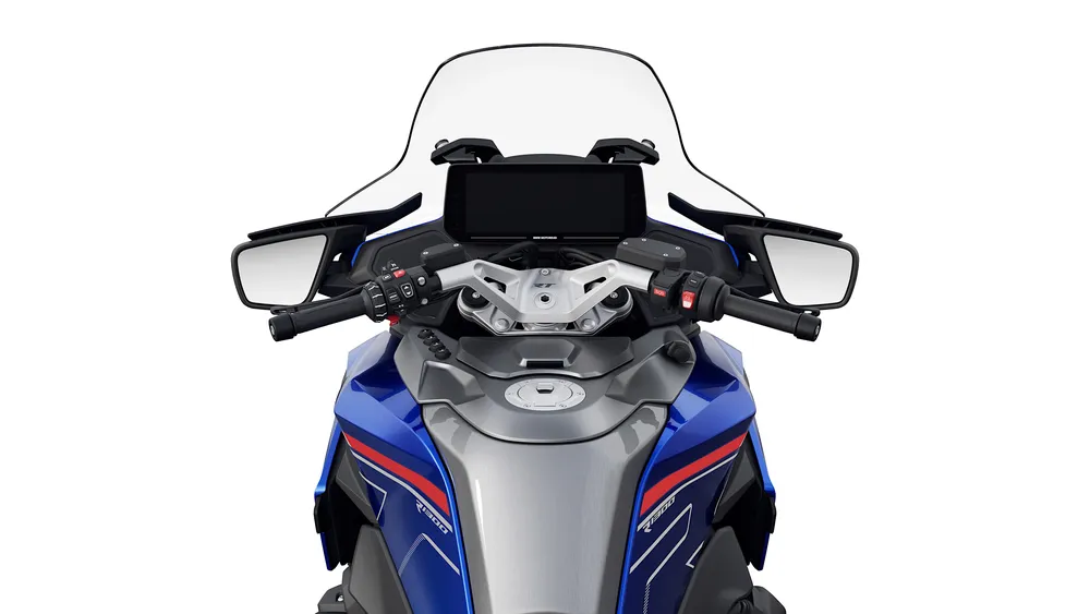 P90596294_highRes_the-new-bmw-r-1300-r