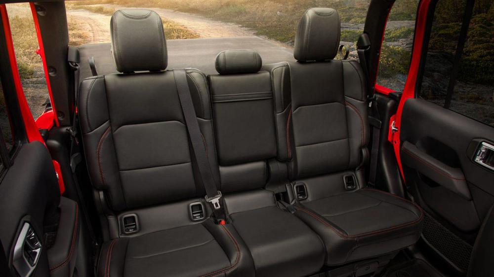 2020-Jeep-Gladiator-Gallery-Interior-Back-Seats.jpg.img.1440
