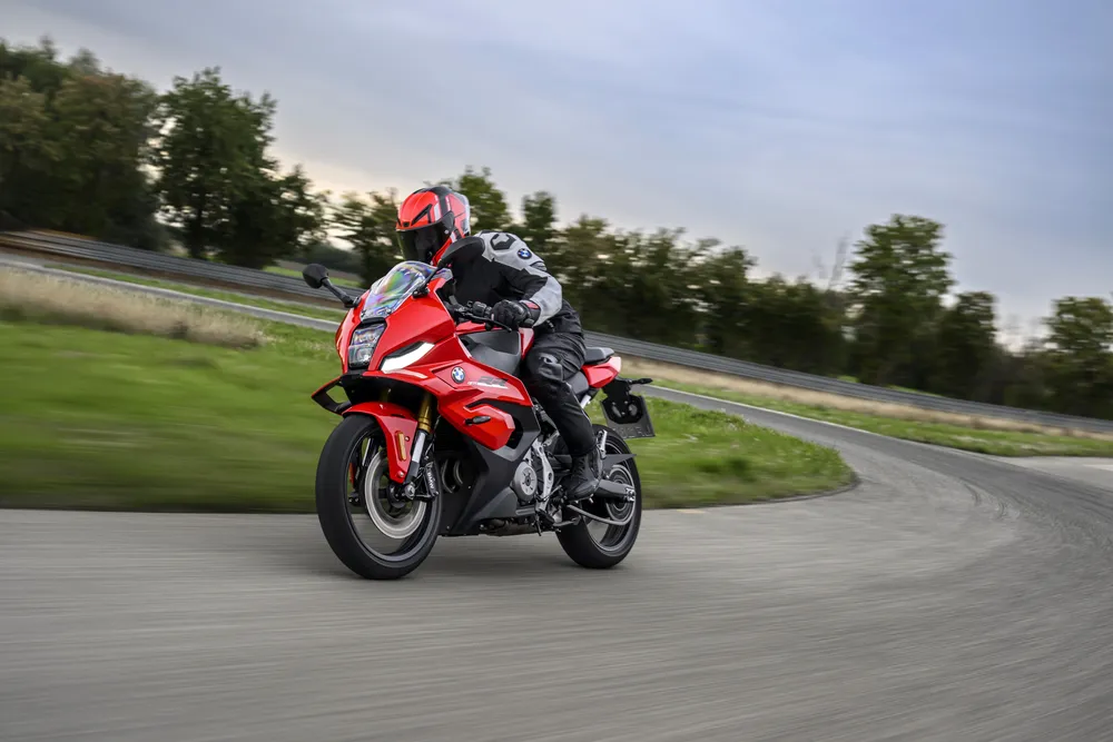 P90659845_highRes_bmw-f-450-rr