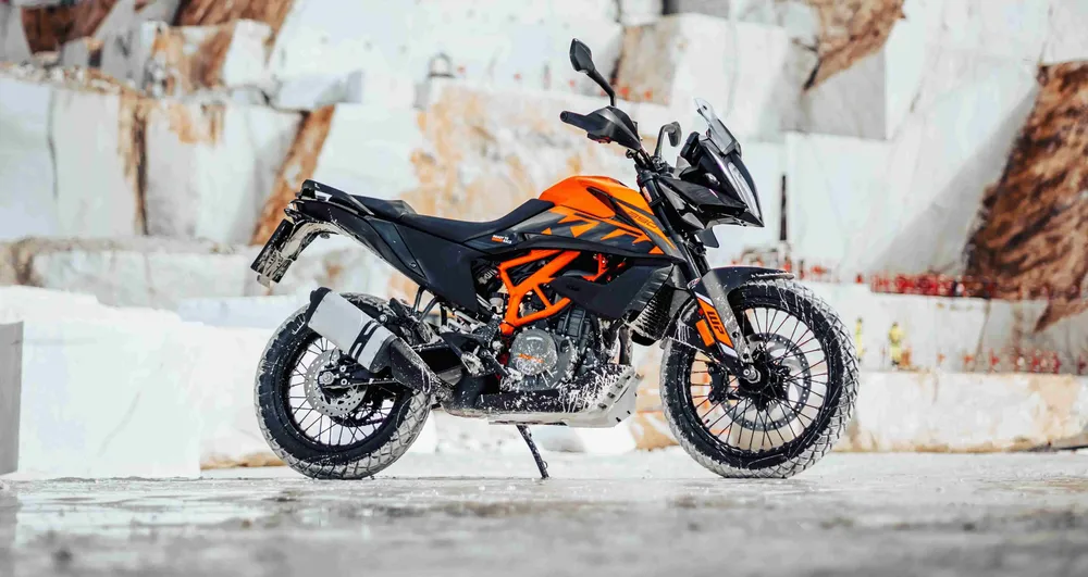KTM 390 Adventure SW con llantas de rayos - paisaje