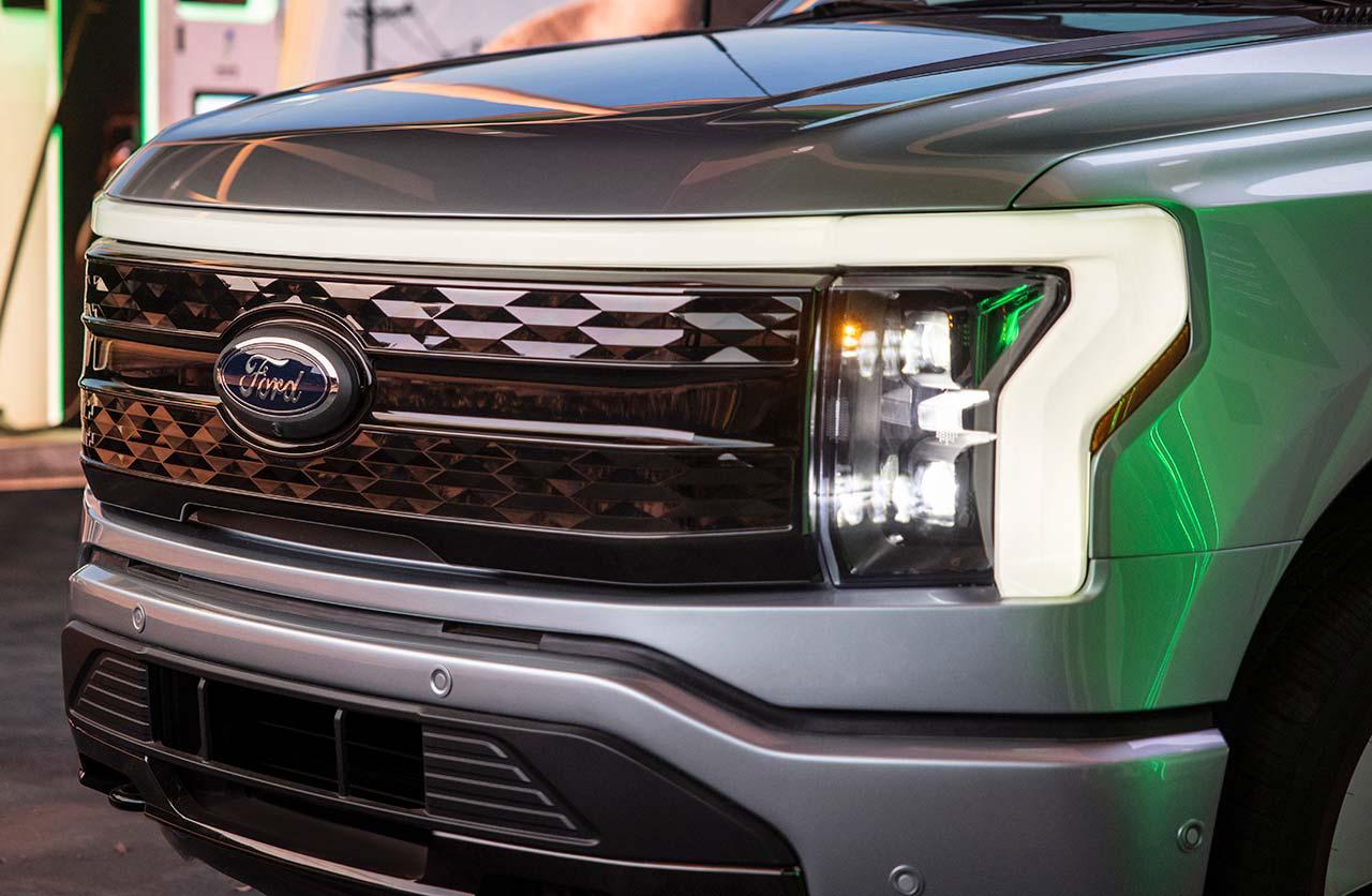 Ford-F-150-Lightning-parrilla