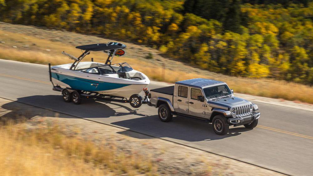 2020-Jeep-Gladiator-Gallery-Capability-Hauling-Boat_v3.jpg.img.1440