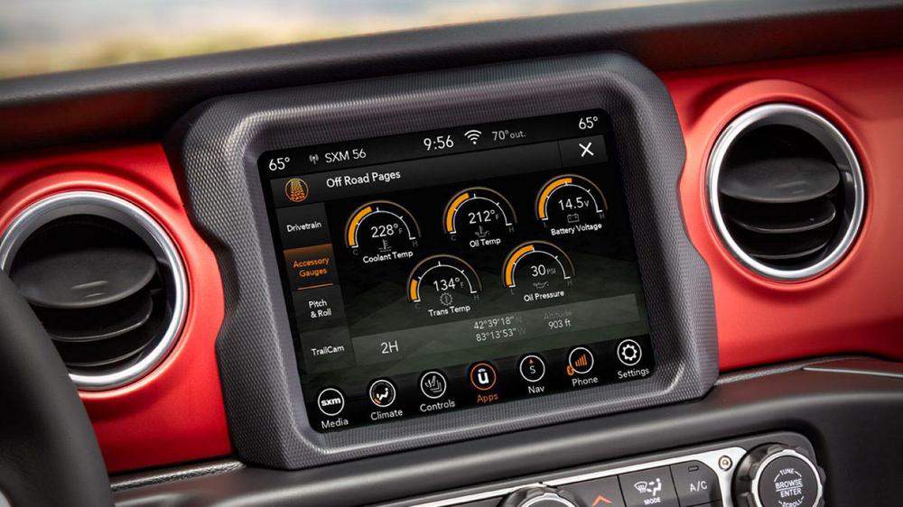 2020-Jeep-Gladiator-Gallery-Interior-Uconnect.jpg.img.1440