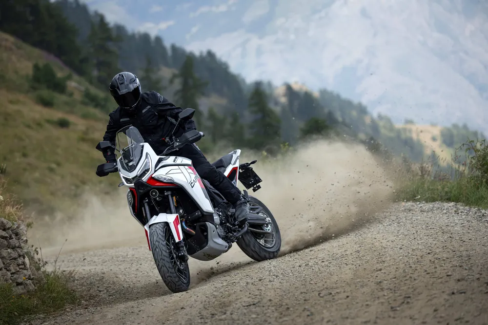 Moto Morini X-CAPE 1200 - en acción 1