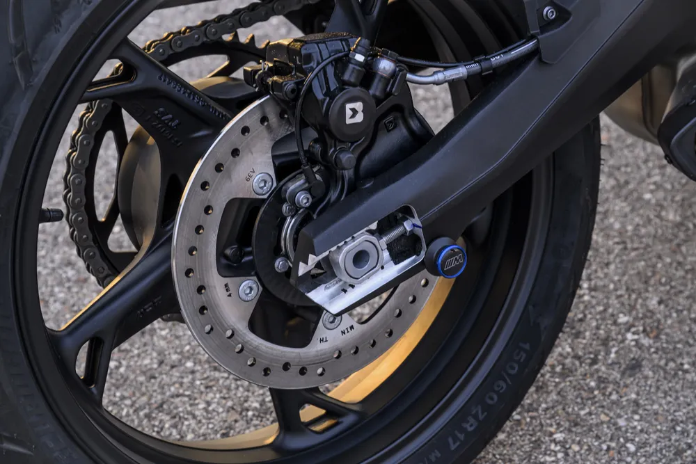 P90659867_highRes_bmw-f-450-rr