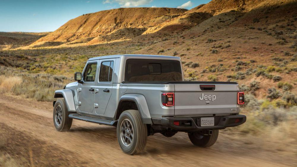 2020-Jeep-Gladiator-Gallery-Exterior-Overland-Dirt-Road.jpg.img.1440