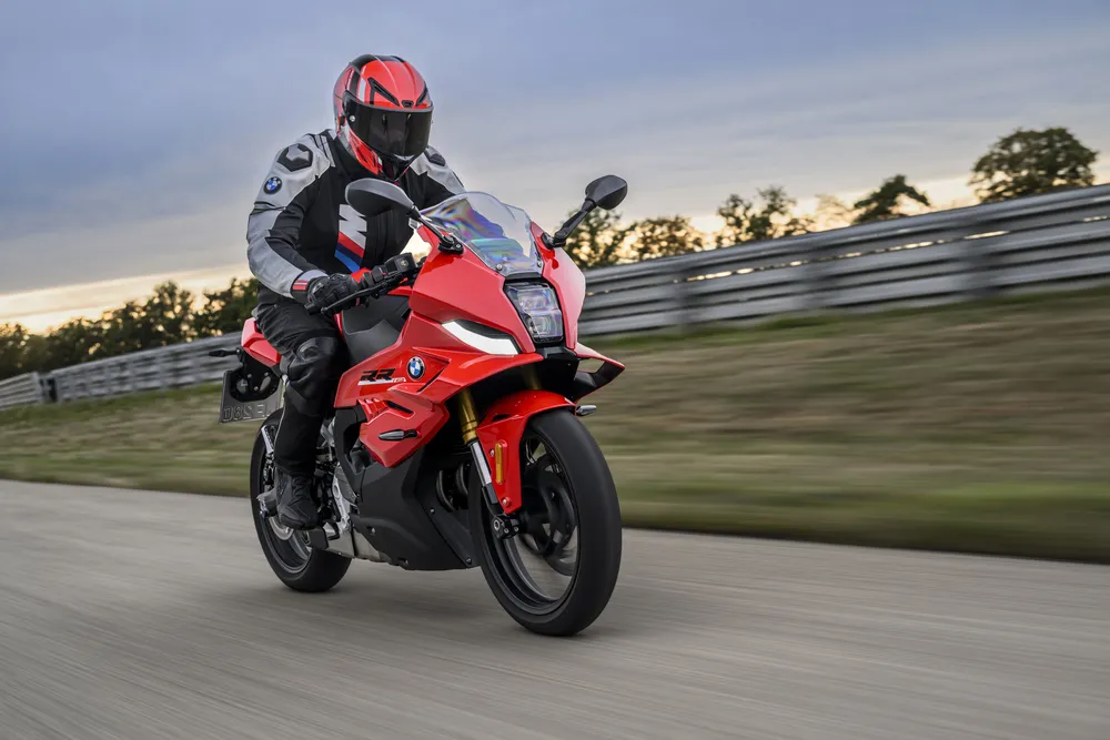 P90659847_highRes_bmw-f-450-rr