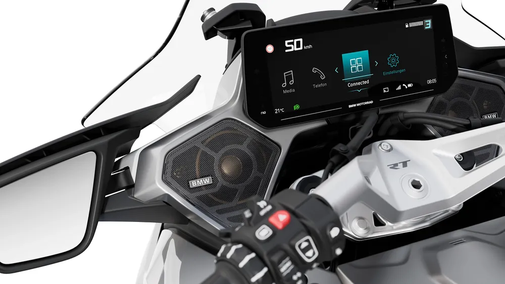 P90596488_highRes_the-new-bmw-r-1300-r
